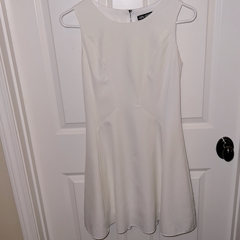 White dress - Picture 3 of 8